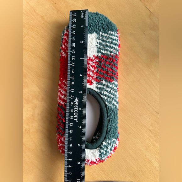 🛟Old Navy non slip socks, NWT - Picture 3 of 3